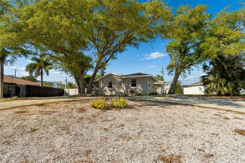 4 bedroom Single Family Residence at 125 HARBOR BLUFF DRIVE, HARBOR BLUFFS SEC 1, LARGO — photo 3