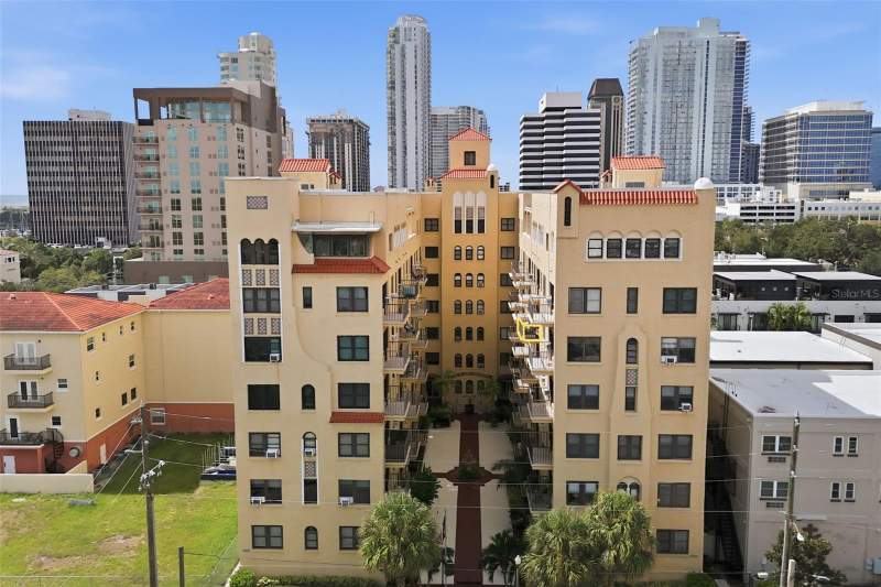 1 bedroom Condominium at 130 4th Avenue #504, Flori De Leon Apts Co-Op, St Petersburg — photo 2