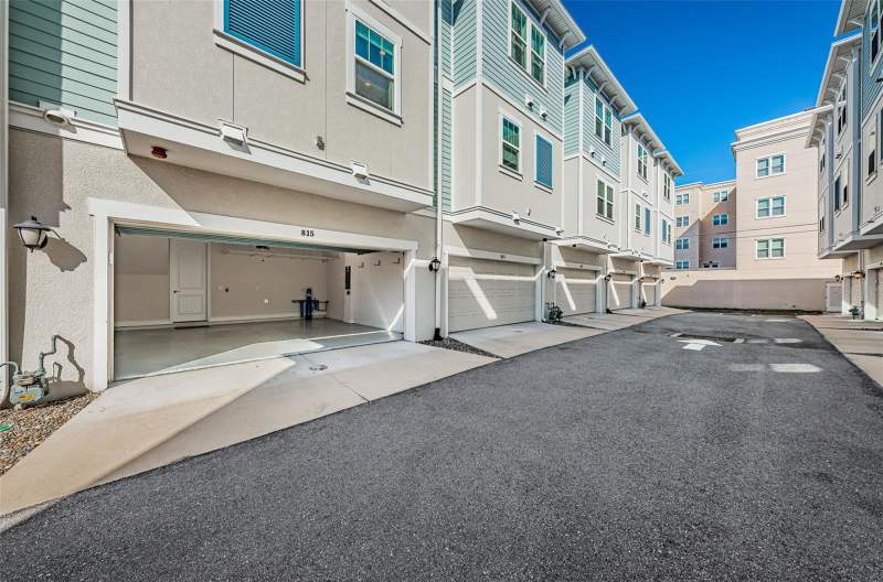 3 bedroom Townhouse at 815 BURLINGTON AVENUE, BURLINGTON TWNHMS REP, ST PETERSBURG — photo 2
