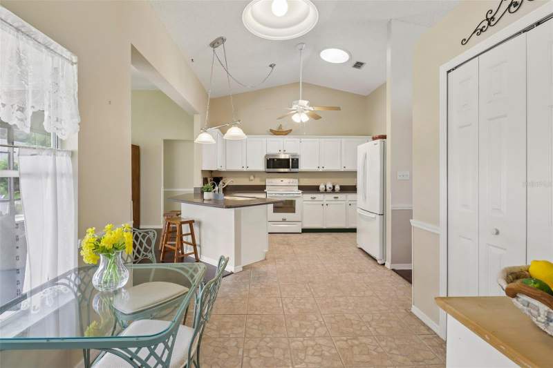 3 bedroom Single Family Residence at 4529 Peach Tree Street, Plantation At Leesburg Glen Eagle Village Tr A-E, Leesburg — photo 3