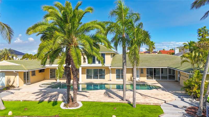 6 bedroom Single Family Residence at 482 Hermosita Drive, Vina-Del-Mar Sec 3, St Pete Beach — photo 4