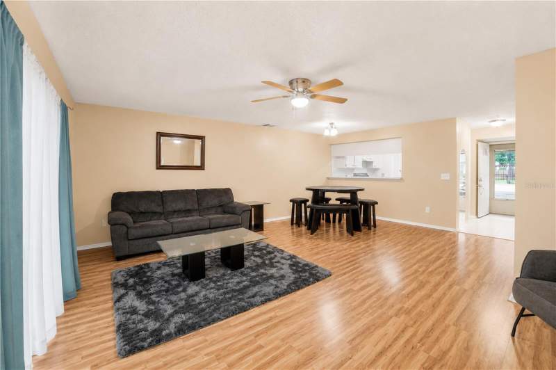 3 bedroom Townhouse at 602 Saint Henry Drive, Kingss Court Twnhms, Brandon — photo 2