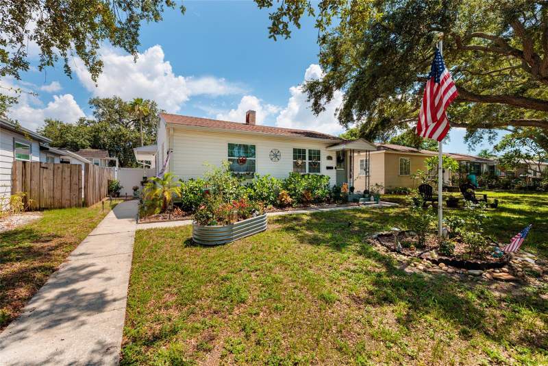 4 bedroom Single Family Residence at 1220 56th Avenue, North Euclid Oasis, St Petersburg — photo 2