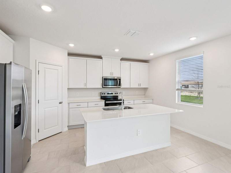 4 bedroom Single Family Residence at 799 Sunshower Drive, The Reserve At Hammock Oaks, Lady Lake — photo 3