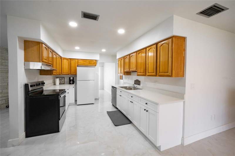 3 bedroom Single Family Residence at 8413 Millwood Drive, Bay Crest Park Unit 10 B, Tampa — photo 5