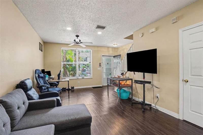 2 bedroom Townhouse at 6236 Osprey Lake Circle, Osprey Run Twnhms Ph 2, Riverview — photo 3