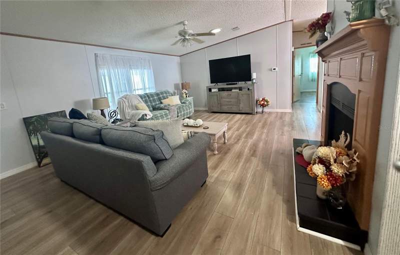 3 bedroom Manufactured Home at 1100 Belcher Road #33, Fairway Village Mobile Home Park Unrec, Largo — photo 4