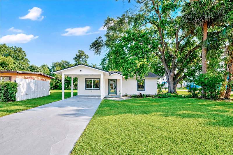 483 PENNSYLVANIA AVENUE home for sale in East Garden Manor