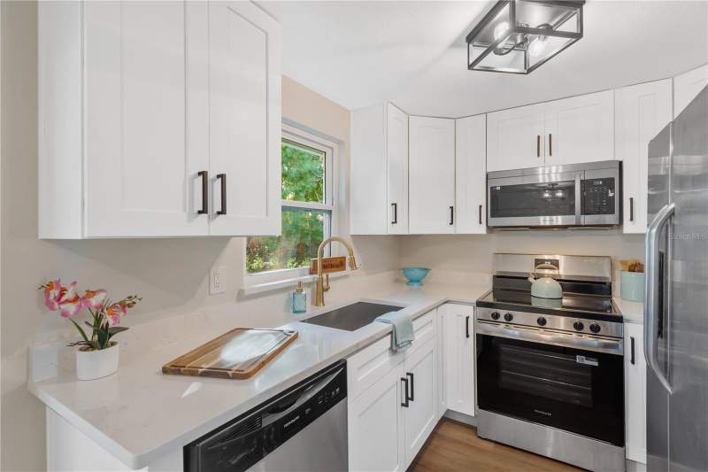 3 bedroom Single Family Residence at 9406 Glenrosa Court, Timberlane Sub Unit 8A, Tampa — photo 4