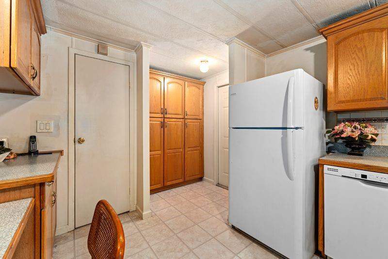2 bedroom Manufactured Home at 9001 Sheldon West Drive, Sheldon West Mh Community, Tampa — photo 4