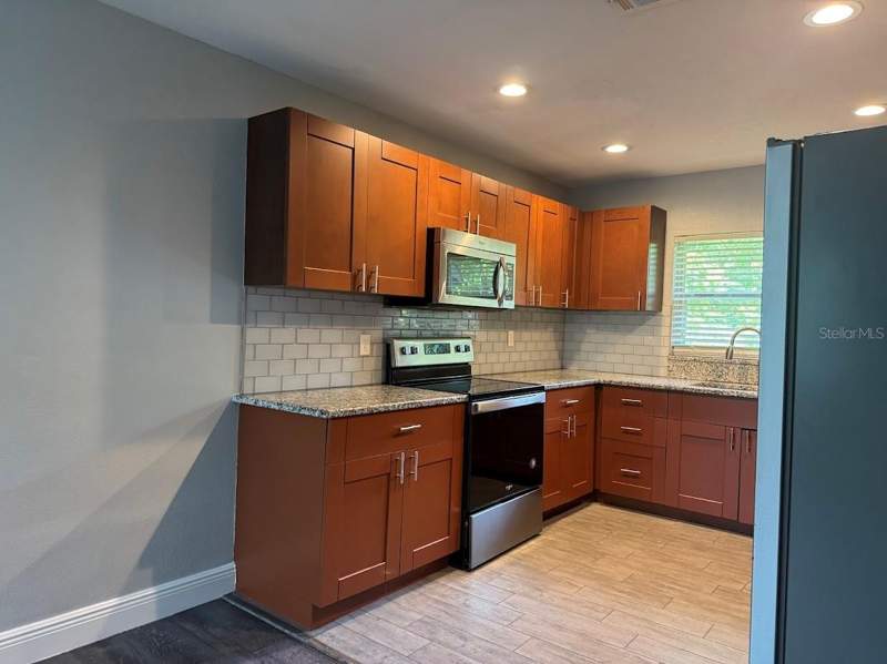 3 bedroom Single Family Residence at 2125 Carlton Drive, Cloverlawn, Orlando — photo 5