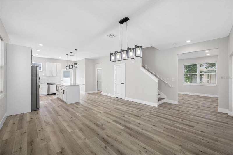 6 bedroom Single Family Residence at 6910 Dartmouth Avenue, Pasadena Terrace, St Petersburg — photo 5