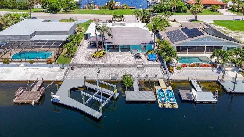 4 bedroom Single Family Residence at 3516 Floramar Terrace, Flor A Mar, New Port Richey — photo 2