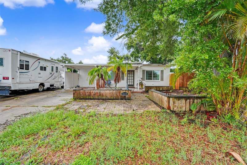 2 bedroom Single Family Residence at 824 67th Street, Brookwood 1st Add, St Petersburg — photo 2