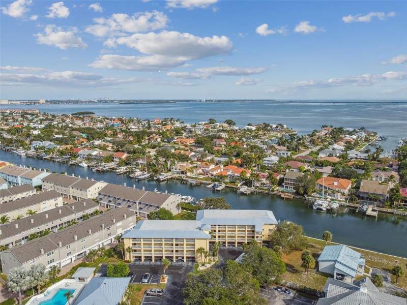 2 bedroom Condominium at 1125 Pinellas Bayway #302, Old Island Inn Condo, Tierra Verde — photo 2