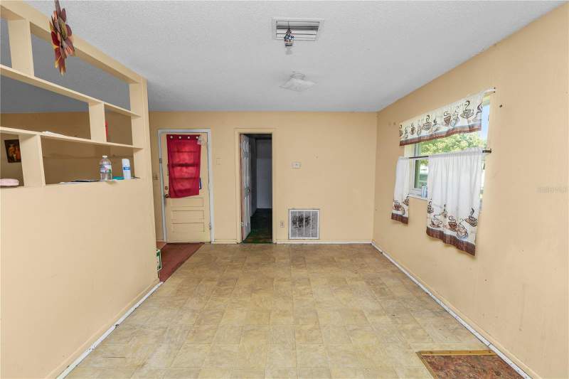 3 bedroom Single Family Residence at 807 S Seminole Avenue, Price-Gorhams Sec 26, Avon Park — photo 4