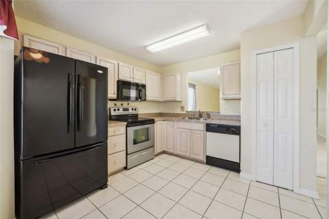 4967 Heron Run Circle, Leesburg FL - photo 8 of 34