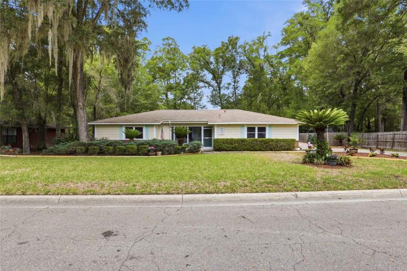 3 bedroom Single Family Residence at 710 SW 77th Terrace, Westchester Manor, Gainesville — photo 2