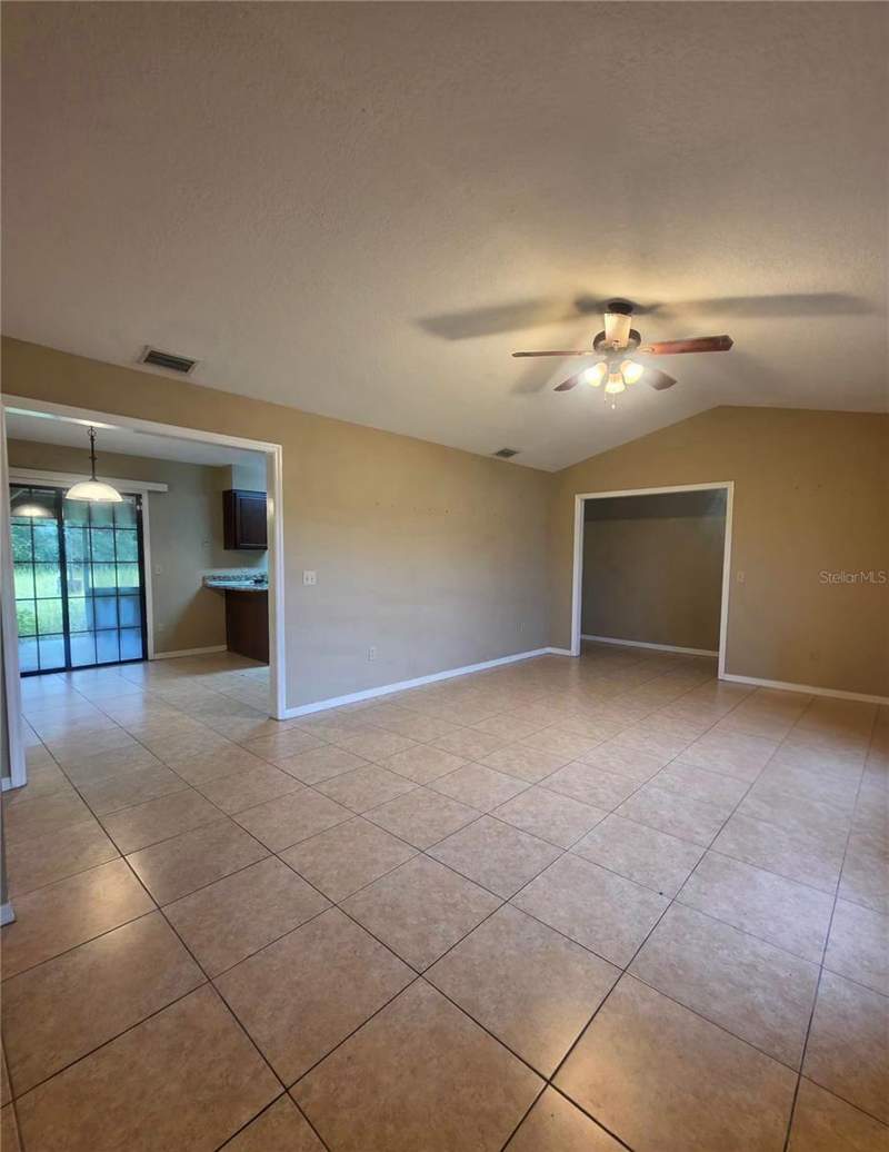 3 bedroom Single Family Residence at 125 Oak Circle, Silver Spgs Shrs Un 12, Ocala — photo 5