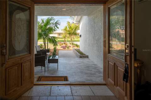 6613 Blue Heron Drive, St Petersburg FL - photo 8 of 41