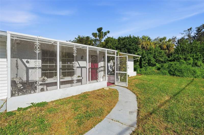 2 bedroom Single Family Residence at 201 Fountain Street, Port Charlotte Sec 032, Port Charlotte — photo 3