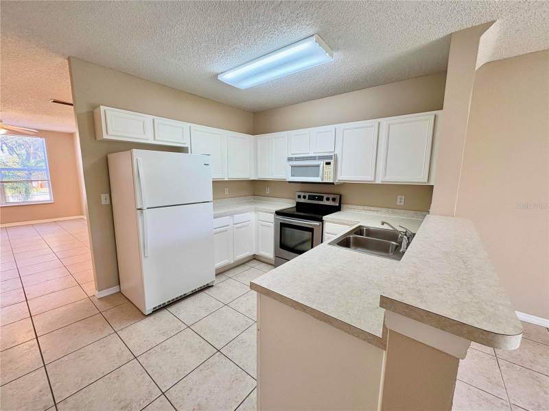 3 bedroom Townhouse at 6002 Osprey Lake Circle, Osprey Run Twnhms Ph 1, Riverview — photo 4