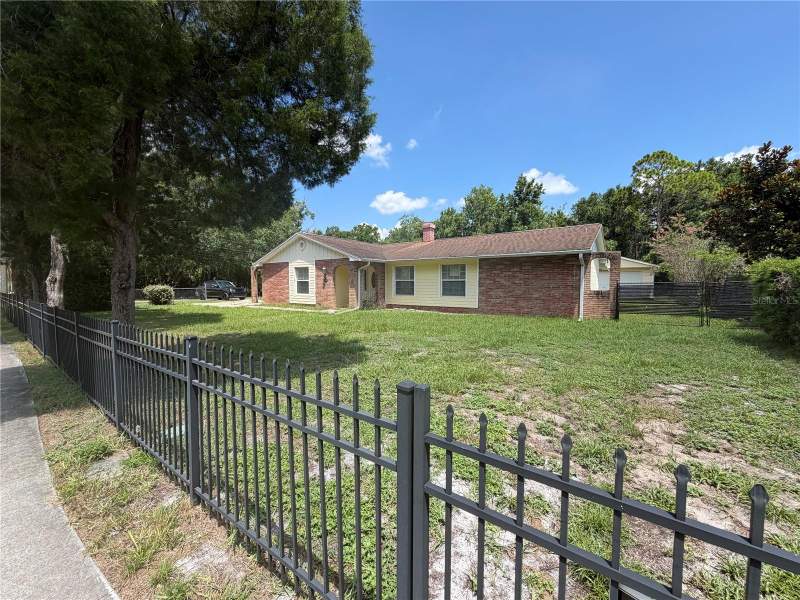 Palm Lakes Estates