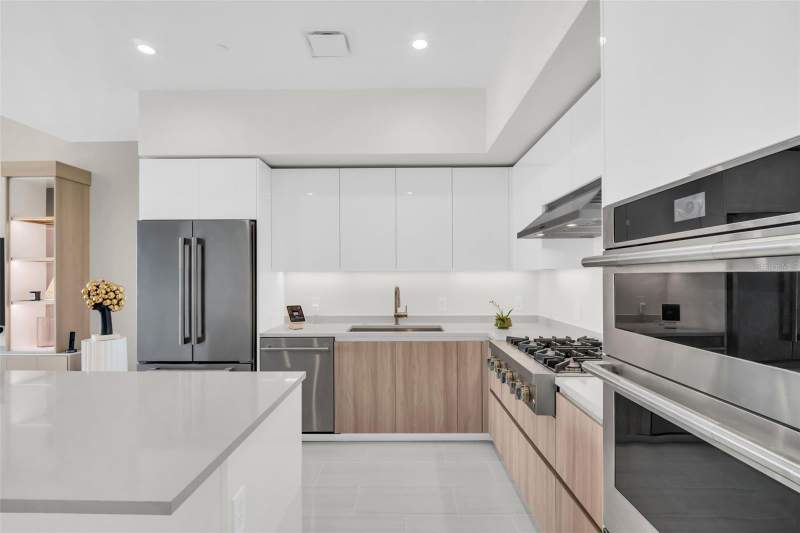 3 bedroom Condominium at 400 Central Avenue #2705, 400 Central, St Petersburg — photo 2