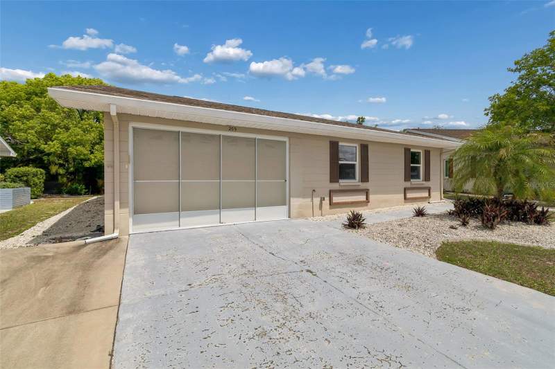 2 bedroom Single Family Residence at 209 Genet Court, Gantree, Sun City Center — photo 2