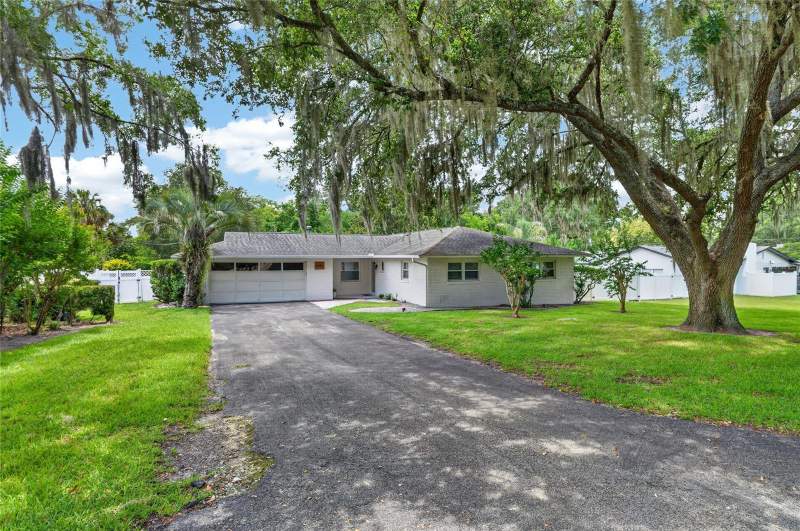 3 bedroom Single Family Residence at 1502 SE 16th Avenue, Woodfields- Alvarez Grant/J L Mathews, Ocala — photo 2