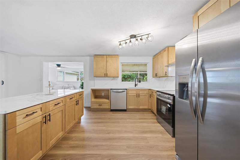 4 bedroom Single Family Residence at 3027 Redwood Avenue, Cleveland Heights Manor First Add, Lakeland — photo 5