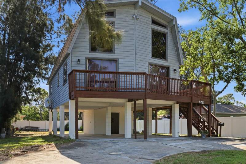 3 bedroom Single Family Residence at 8221 Riverside Dr NE, Rio Vista, St Petersburg — photo 2