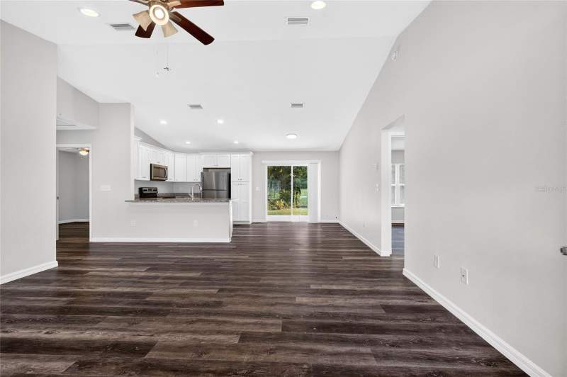 3 bedroom Single Family Residence at 296 Oak Lane Track, Silver Spgs Shores Un #32, Ocala — photo 4