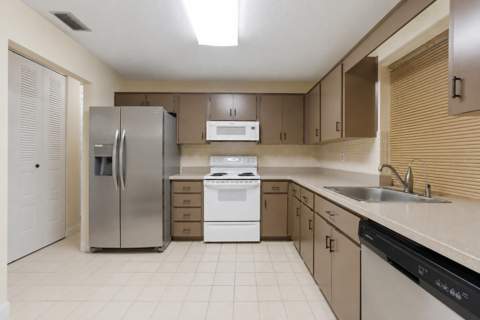 10636 Salamanca Drive, Port Richey FL - photo 12 of 32