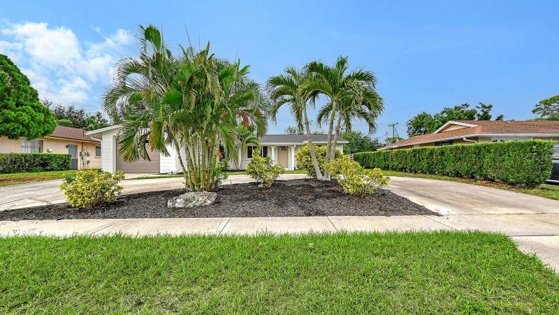2 bedroom Single Family Residence at 2610 Regatta Drive, Gulf Gate, Sarasota — photo 3