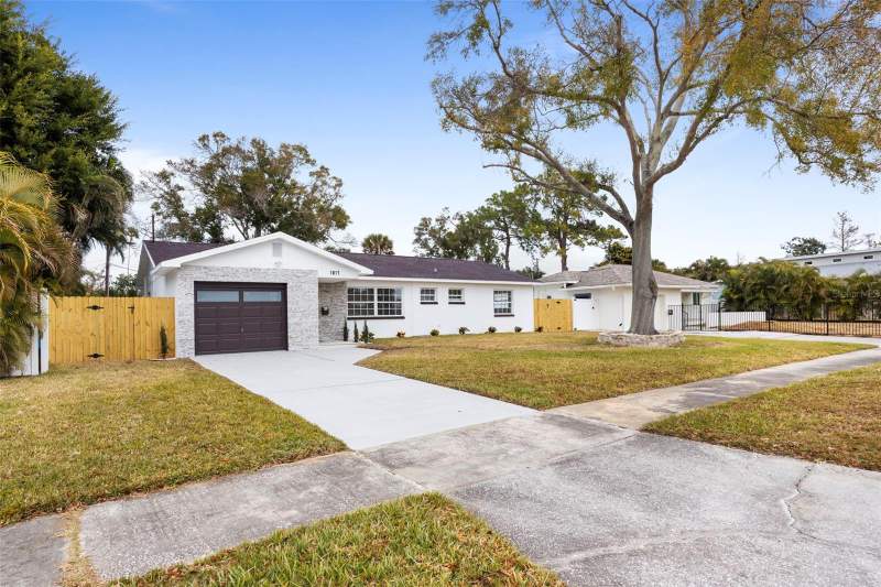 3 bedroom Single Family Residence at 1817 OREGON AVENUE, SHORE ACRES EDGEWATER SEC BLKS 7 8 9 10 11 12 & 16, ST PETERSBURG — photo 4