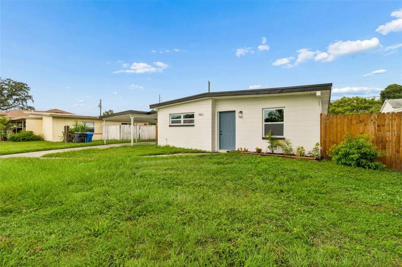 3 bedroom Single Family Residence at 7812 Egypt Lake Drive, Grove Park Estates Unit 7, Tampa — photo 2