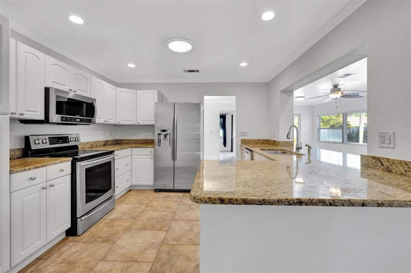 4 bedroom Single Family Residence at 2851 Hardee Drive, Gulf Gate Woods, Sarasota — photo 5