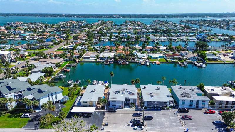 1 bedroom Condominium at 11975 3rd Street #6, Capri Of T I Condo, Treasure Island — photo 4