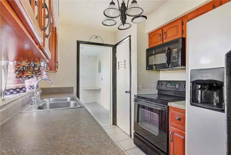 4 bedroom Single Family Residence at 800 ORANGE GROVE DRIVE, ORANGE ESTATES, ALTAMONTE SPRINGS — photo 3