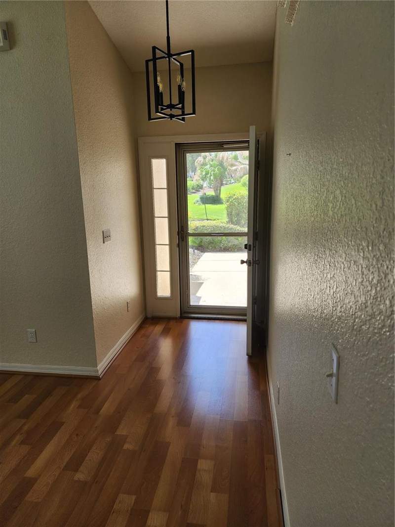 2 bedroom Townhouse at 2301 SE 19th Circle, Woodland Villages Twnhms, Ocala — photo 2