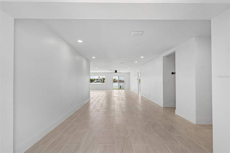 3 bedroom Single Family Residence at 10238 Tarpon Drive, Paradise Island 2nd Add, Treasure Island — photo 4