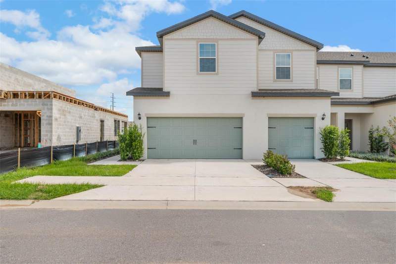 3 bedroom Townhouse at 685 POPPY LANE, SOL VISTA, DUNDEE — photo 1