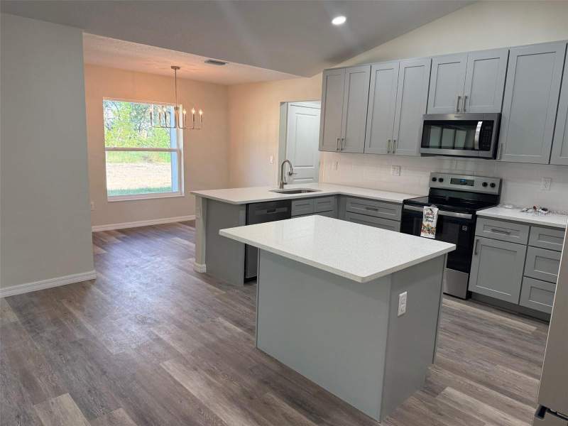 3 bedroom Single Family Residence at 13465 Canyon Swallow Road, Royal Highlands, Weeki Wachee — photo 4