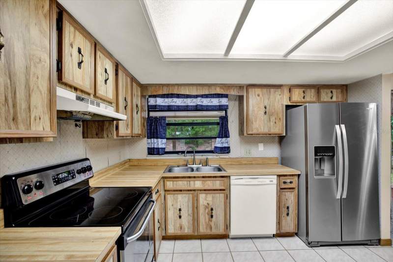 4 bedroom Single Family Residence at 5527 Pentail Circle, Sugarwood Grove, Tampa — photo 4
