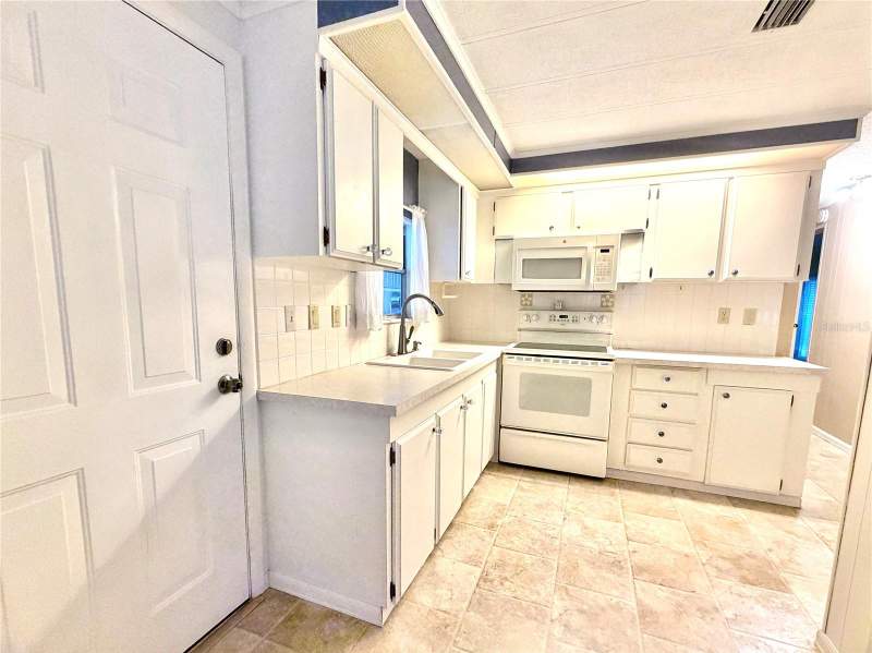 2 bedroom Manufactured Home at 3335 S CITRUS CIRCLE #GE, ZELLWOOD STATION, ZELLWOOD — photo 3
