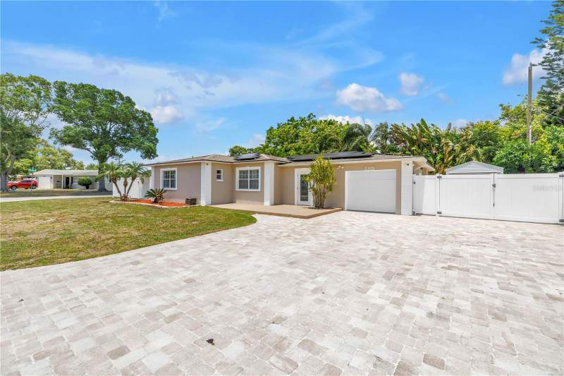 3 bedroom Single Family Residence at 2375 37th Street, Sirmons Estates, St Petersburg — photo 2