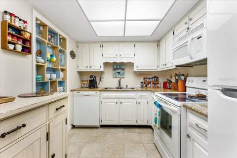5020 Brittany Drive #118, St Petersburg FL - photo 12 of 30