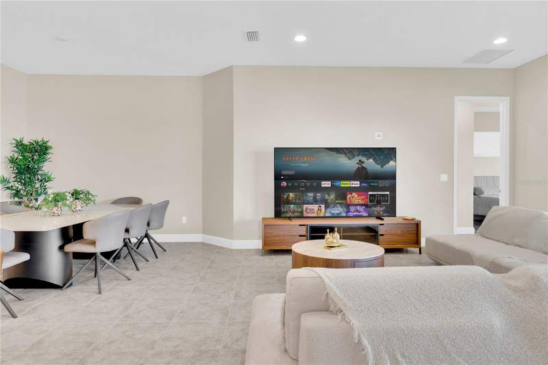 5 bedroom Single Family Residence at 13333 Oakenshaw Lane, Eagle Creek, Orlando — photo 4