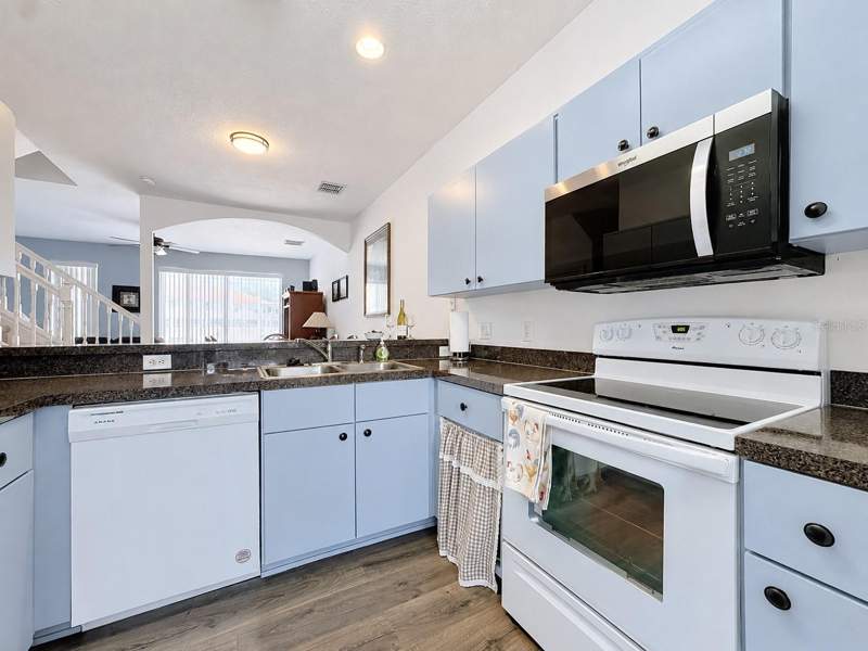 3 bedroom Townhouse at 1201 S Beach Cir, Fiesta Key, Kissimmee — photo 4
